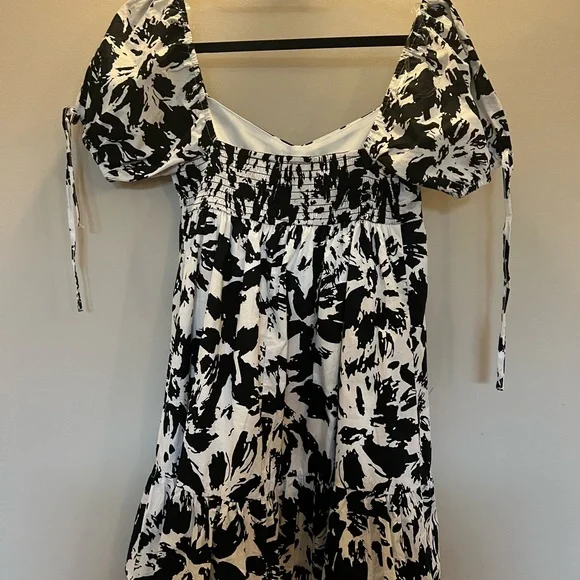 Black and white short beautiful dress!! - Picture 2 of 2